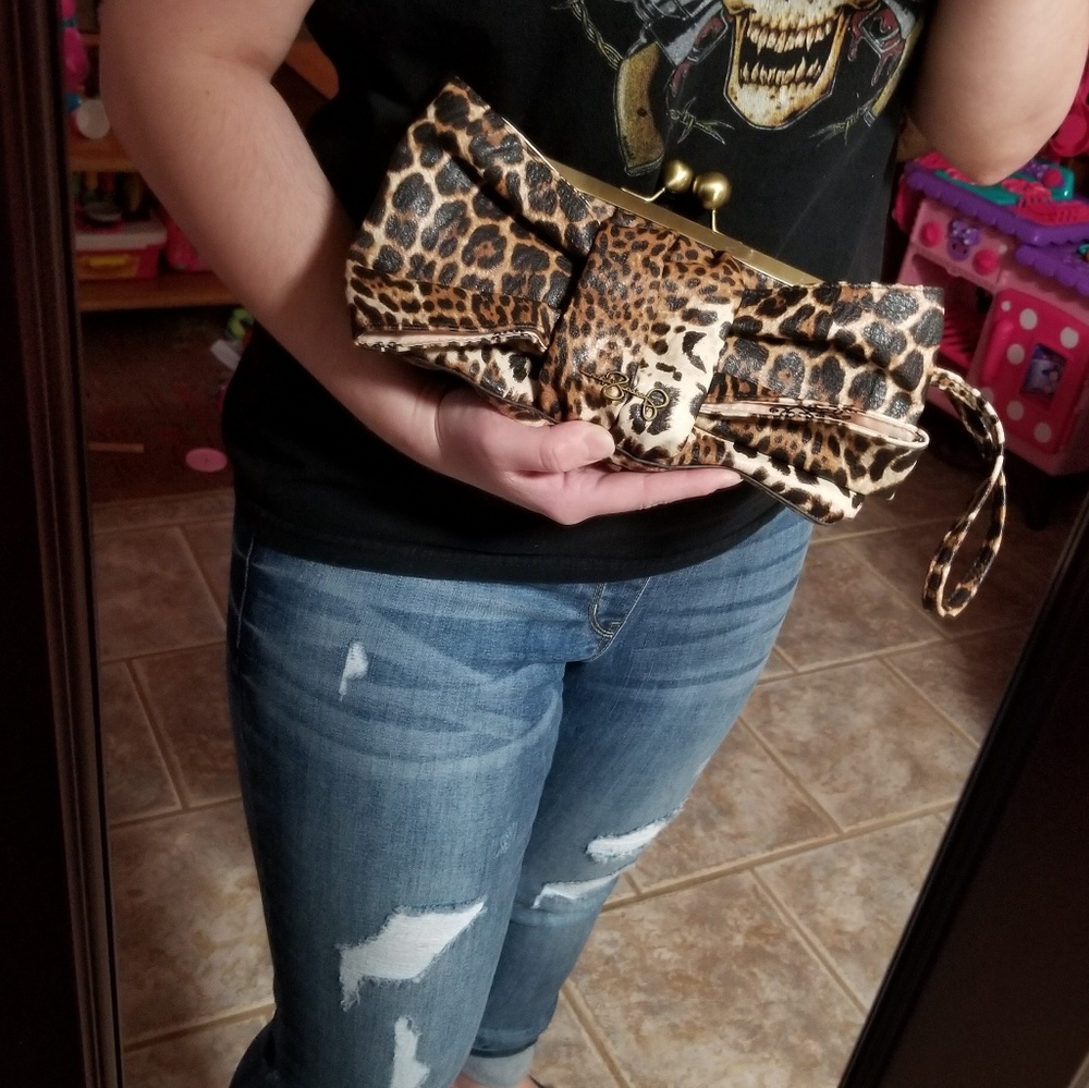 NWOT. Jessica Simpson Leopard Bow Clutch